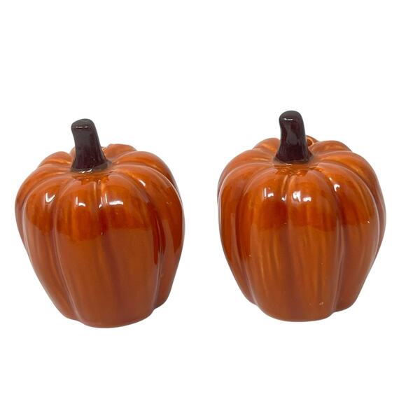 Angry Pumpkins Ceramic Salt and Pepper Set 2.5"x2" Halloween Decor Party New - Picture 2 of 4